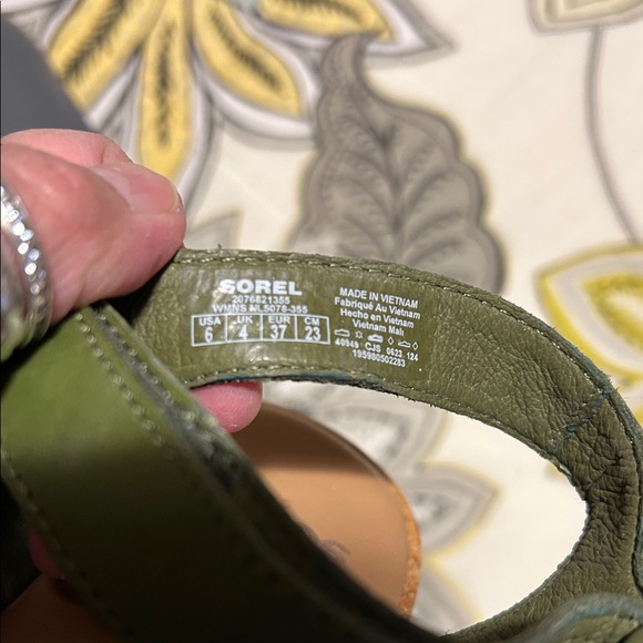 Sorel Olive Green Suede Strap Sandals size 6 Velcro - Picture 6 of 6